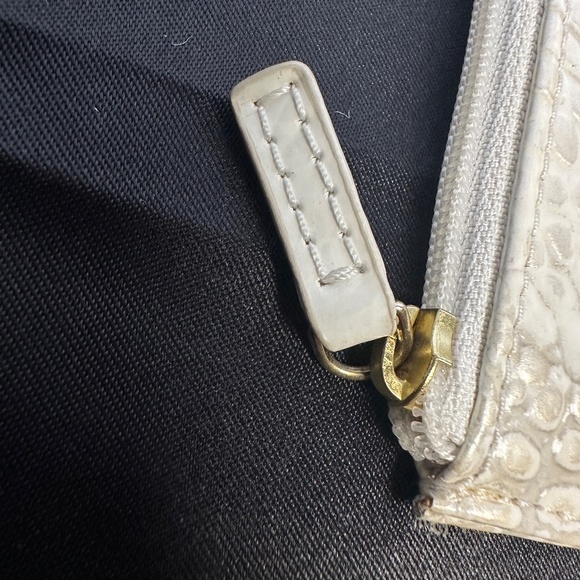 PRE-OWNED Iridescent White "Milk Melbourne" Credit Card Wallet - Picture 5 of 10